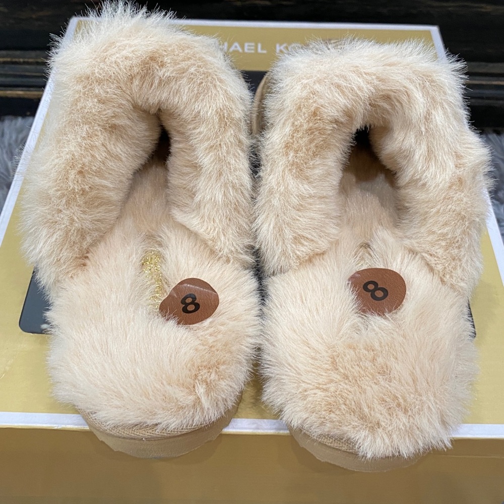 Michael Kors Janis faux fur slippers. - Picture 6 of 9
